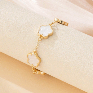 1 Pulsera Con Dijes De Cinco Flores Chapada En Oro