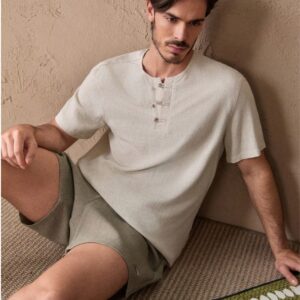 Camisa casual de cuello redondo con botones